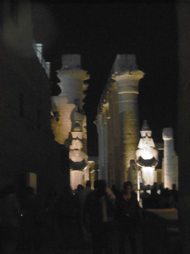 Louxor by night