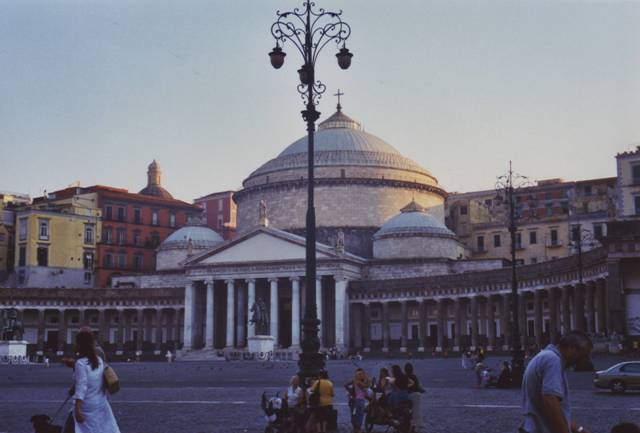 Naples pldu Plébiscite