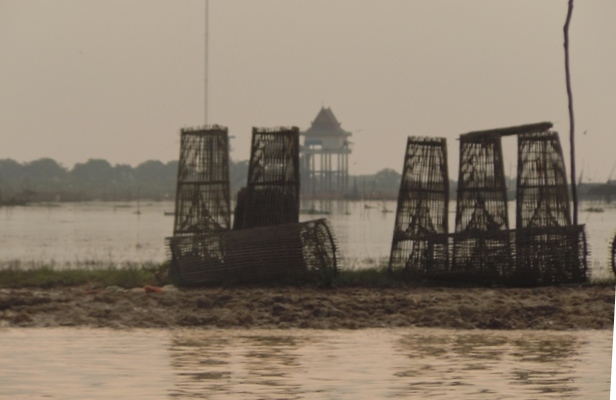 sur le Tonlé-Sap