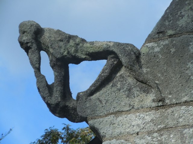 une des gargouilles de Saint Cadou
