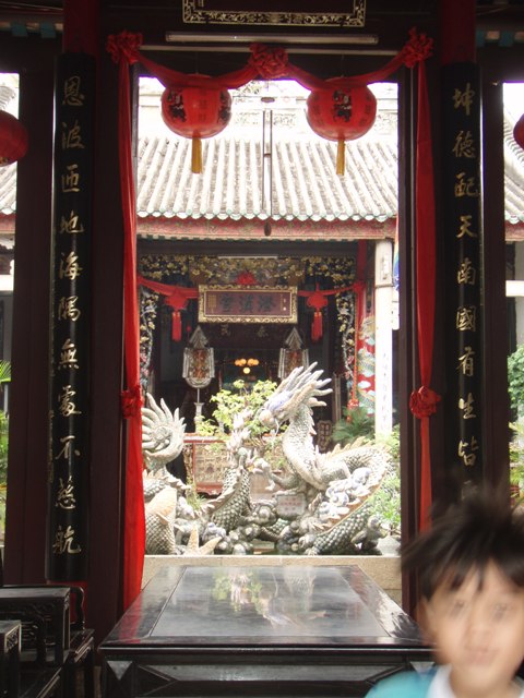 hoian : entrée d'une pagode