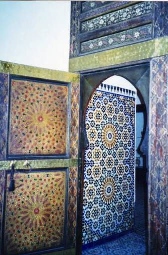 Musée : portes peintes et zelliges