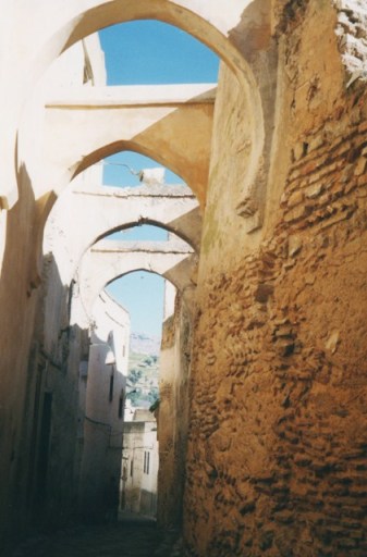 Fès : ruelles tranquilles dans la médina