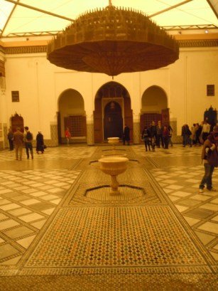 le grand salon sous le velum et son lustre