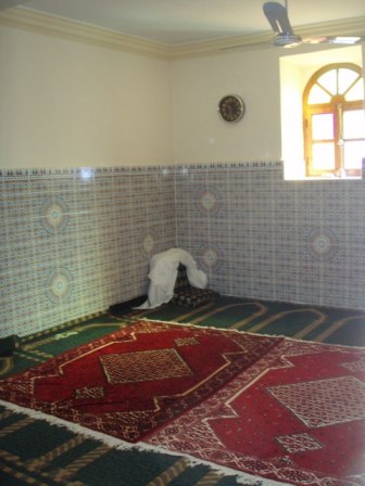 L'intérieur de la mosquée toute simple