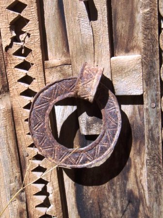 porte sculptée berbère