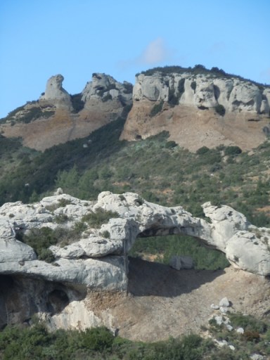 le petit pont, contact entre la calcaire massif et le substrat orange