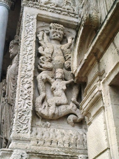 le porche de Saint Trophime