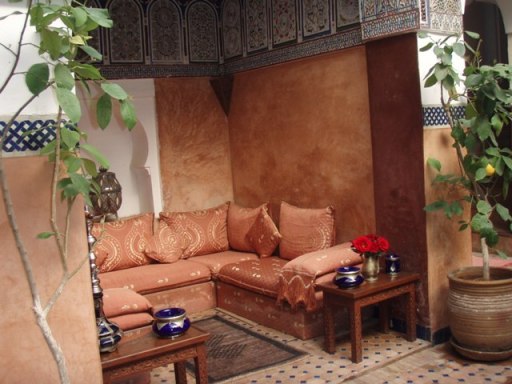 le petit salon dans le patio