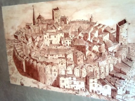 Le village logé dans l'amphithéâtre