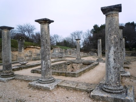 maison hellenistique : peristyle autour de l'impluvium