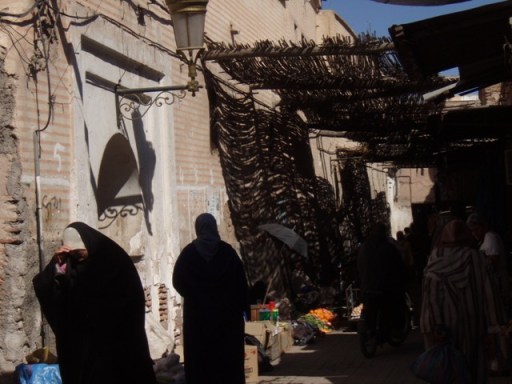 marrakech souk femme voilée - Copie