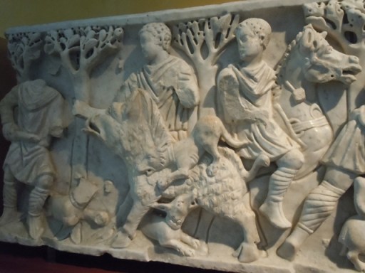 sarcophage sculpté : chasse au sanglier
