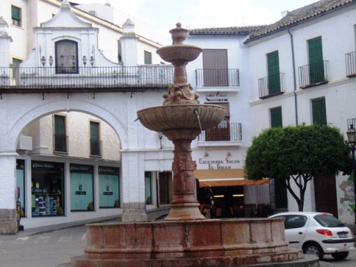 petit déjeuner en terrasse Place San Sebastian