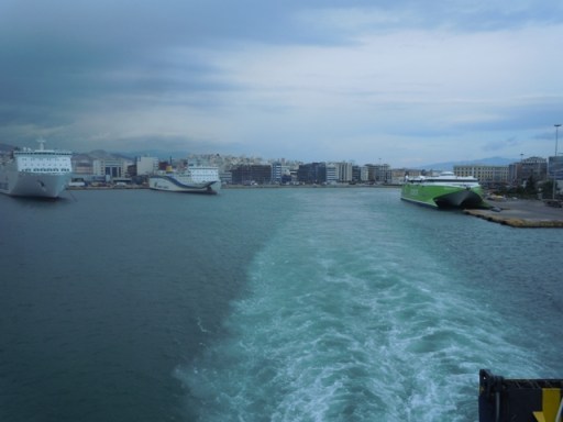 Le Blue Star quitte le Pirée