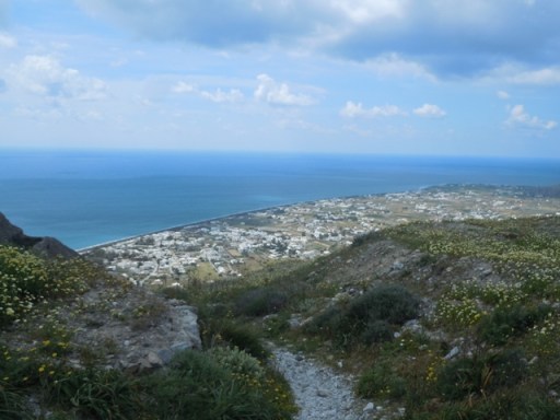 Perissa et Perivolos vus du Mesa Vouno, rocher où est perchée la ville antique