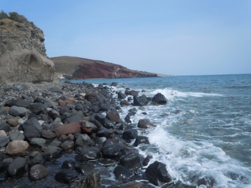 De la plage de Kabia on aperçoit la Red beach