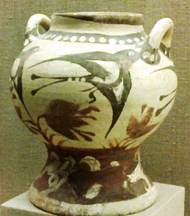 vase à motif d'hirondelle