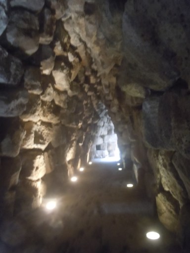 couloir dans le nuraghe