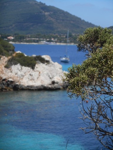 Crique d'où partent les vedettes pour la Grotte de Neptune