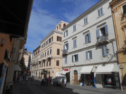 Piazza Civica, tôt le matin