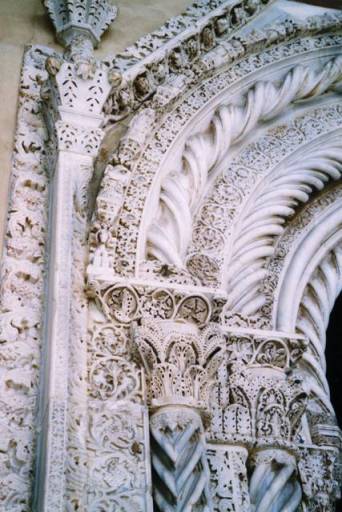 Porche gothique catalan