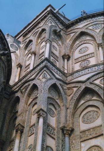 chevet de la cathédrale incrustations