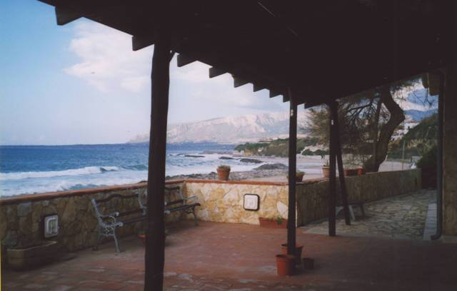 la terrasse et la vue sur la mer