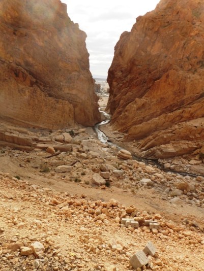 Au débouché du tunnel : canyon