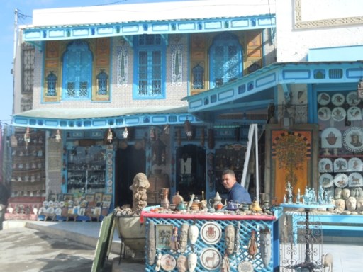 Boutique de souvenirs et d'Antiquités en face du Colisée