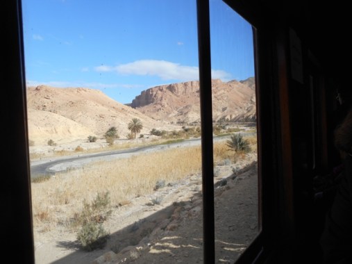 vue de la fenêtre du wagon-bar