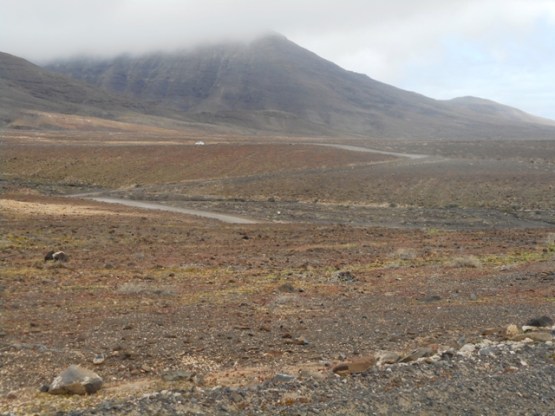 la piste et les nuages accrochés