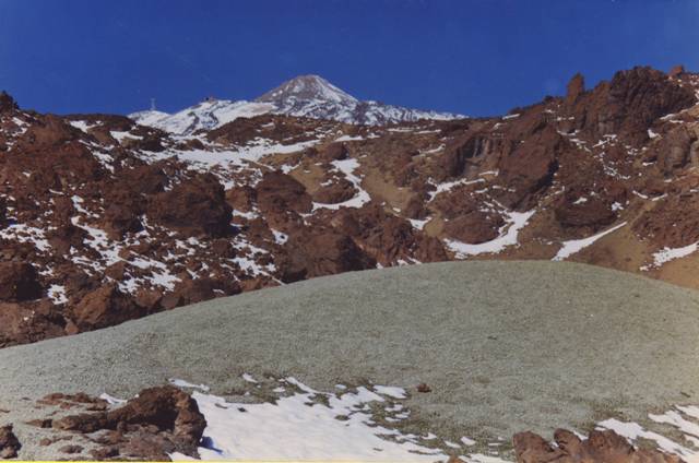 Minas de San Jose au 1er plan cendres derrière coulée phonolithique