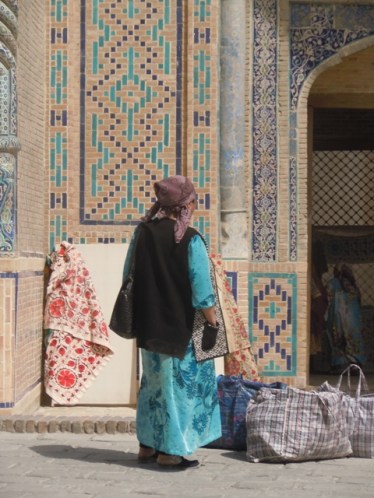 les marchandes devant la madrasa