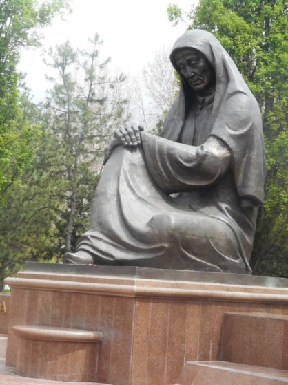 La Mère endeuillée commémoration de la 2ème guerre mondiale