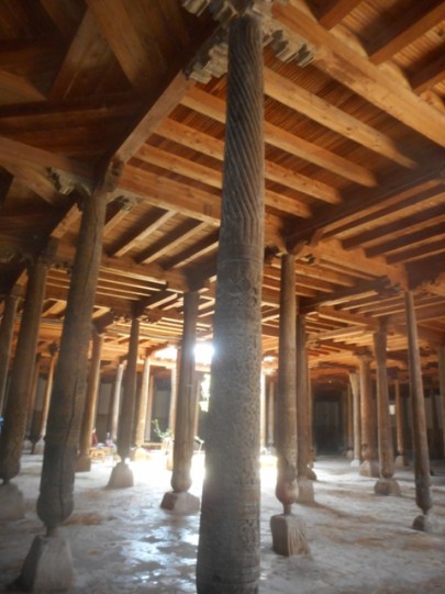 Mosquée du Vendredi : foret de colonnes