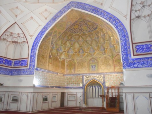 A l'intérieur de la mosquée du Vendredi