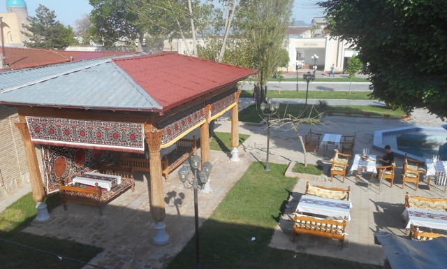 le restaurant et la promenade trop moderne