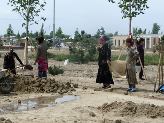 femmes ouzbèkes  au travail
