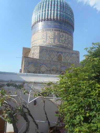 la coupole de Bib Khanim vue de la cour de l'hôtel Bibi Khanim