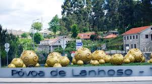 les boules rappellent le filigrane spécialité des bijoutiers de la ville