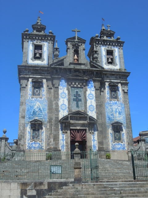 S. Ildefonso la belle église bleue de la place Batalha (notre repère)