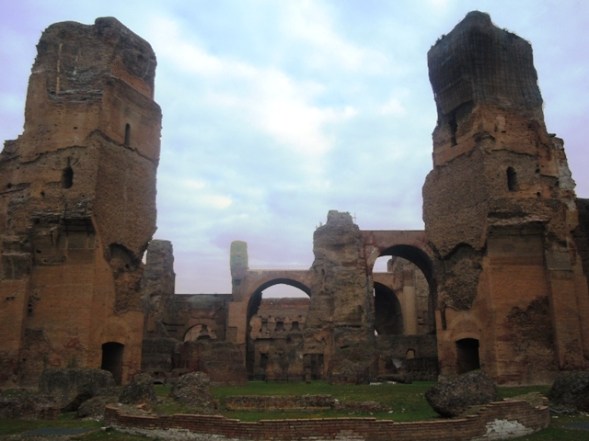 Les deux tours du caldarium, il fallait imaginer une coupole les rejiognant