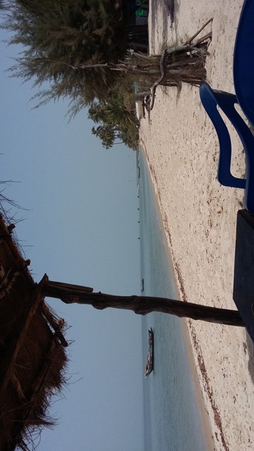 la plage de l'îleCarabane en face de Karabeahc