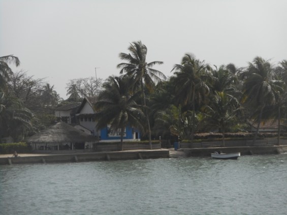l'h^tel carabane vu du bateau