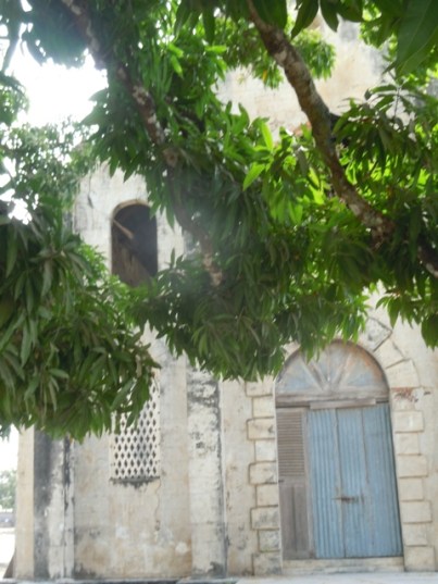 l'église coloniale abandonnée