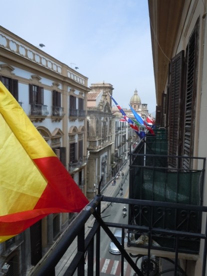 Notre balcon donne sur la via Maqueda