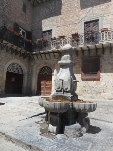 petralai quattro Canoli