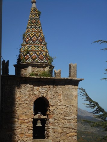 Geraci : clocheton couvert de majolique