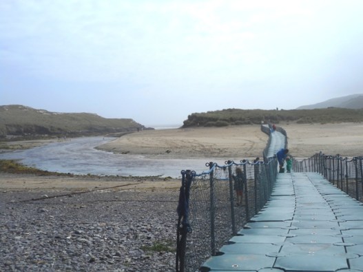 la plage de Barley Cove et son ponton flottant